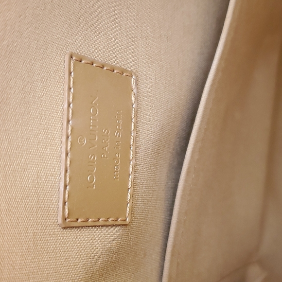 💥💥SOLD💥💥LV Sutter Shoulder bag - Picture 7 of 12